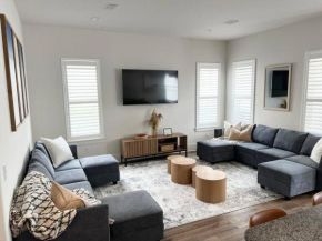 4 Bedroom, 11 Beds, Near Beach and Pool!